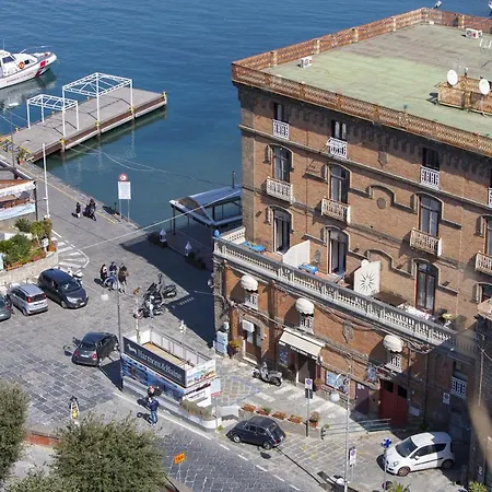 - La Terrazza Sul Porto 1 Apartment *