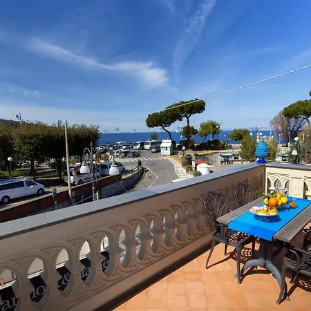 - La Terrazza Sul Porto 1 Apartment *
